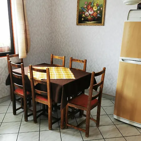 Anci Vendeghaz Lägenhet *